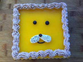 巧克力隔热水融化，挤出眼睛和鼻子