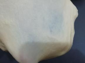 揉出大而有韧性的薄膜