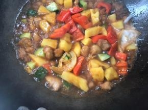 淋入淀粉水，大火收汁