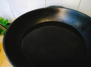 锅里放水