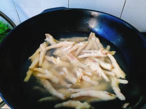 放进去煮8分钟，喜欢吃脆点的就这个时间，喜欢吃软点的就多煮一会儿