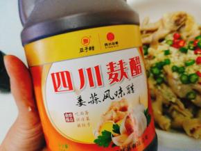 四川麸醋，这个是专门凉拌菜用的，味儿非常棒。