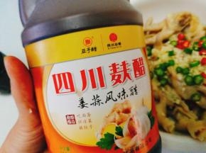 四川麸醋，这个是专门凉拌菜用的，味儿非常棒。