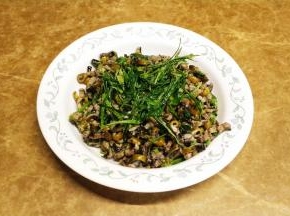 葱油倒入黄鳝丝备用