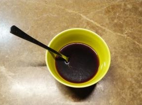 芥末、酱油、糖混合一齐