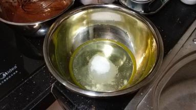 蛋白先加入一半糖