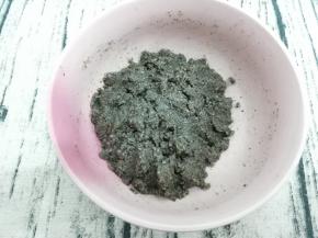 在加入油搅拌均匀