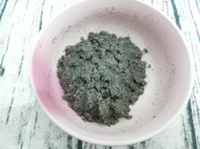 在加入油搅拌均匀