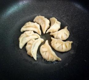 盖上盖子，闷煮至水分干。