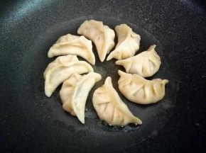 盖上盖子，闷煮至水分干。