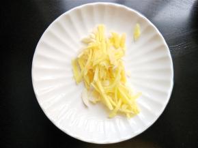 大蒜，生姜切丝。