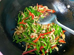 快速翻炒。