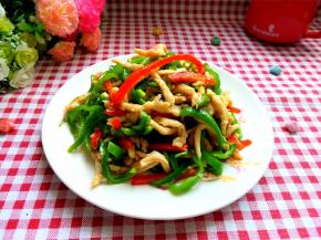 装盘，鸡丝很嫩。