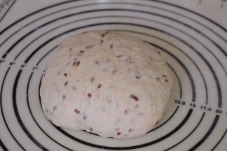 发酵好的面团排气