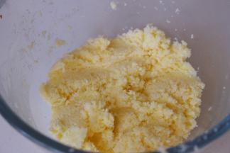 压拌均匀，盖上保鲜膜放入冰箱冷藏