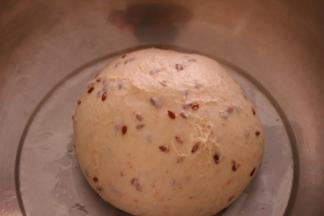 揉好的面团室温发酵