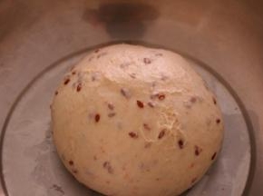 揉好的面团室温发酵