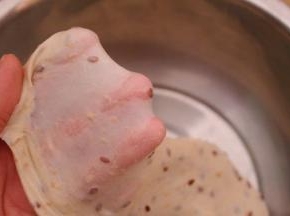 用手可以拉出大片薄膜