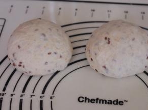 等分两份，揉圆，松弛15分钟