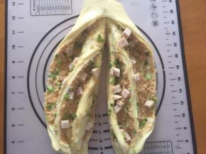 从中间划上一刀