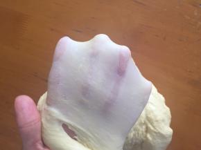 直到能拉出膜即可，放入面包机中发酵