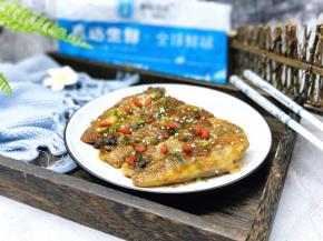 撒上一些泡好的枸杞点缀。（如果喜欢吃辣的可以选用红辣椒）