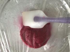 拌好后盖上保鲜膜防止表面干燥。