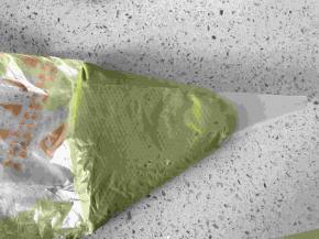 装入裱花袋，在裱花袋前端剪个合适大小的口。