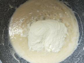 加入奶粉翻炒。