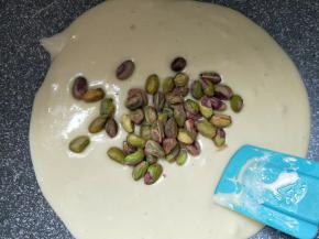 加入开心果炒匀。