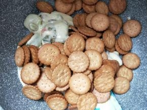 加入小圆饼翻炒。