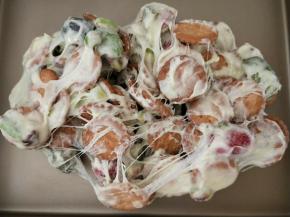 倒入不粘烤盘中。