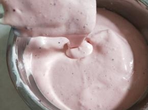 混合好的面糊呈飘带状。