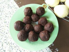 把豆沙分成15克一个