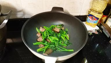 继续翻炒至熟透即可