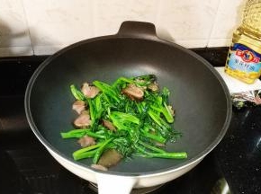 继续翻炒至熟透即可