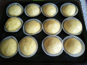 给面包刷上一层蛋液