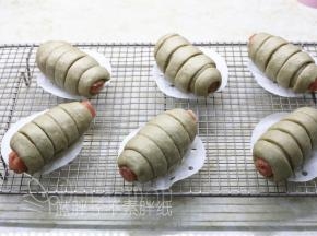 焖好的的馒头趁热吃或者烤网上晾凉。