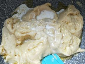 加入牛奶炒匀。