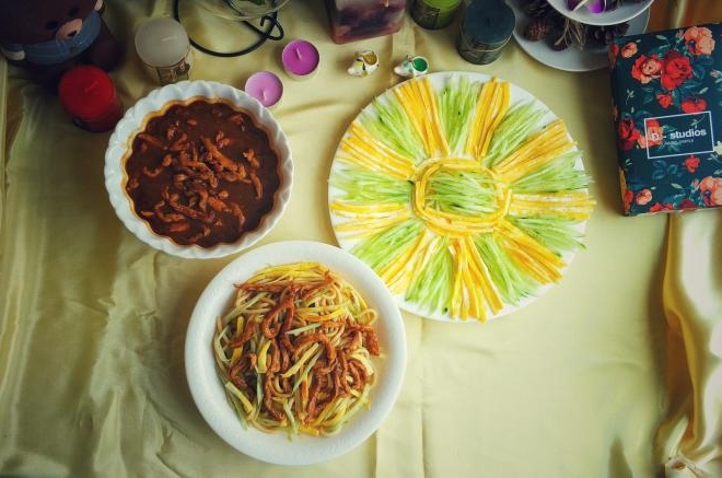 酱汁肉丝凉拌面