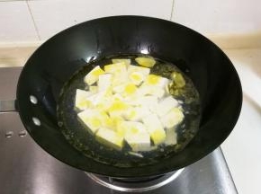 放入内酯豆腐