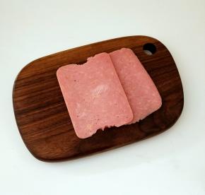 火腿切片，吐司切去四边。