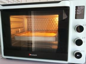 放入预热好的烤箱160度烤23分钟