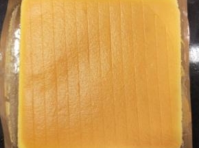 出炉后马上撒开油布