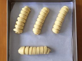 放入烤盘中，我放了两个烤盘，放入烤箱二次发酵30分钟