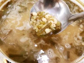 等糖融化后就可以起锅了
等凉透后装保鲜盒里放冰箱冷藏后口味更佳