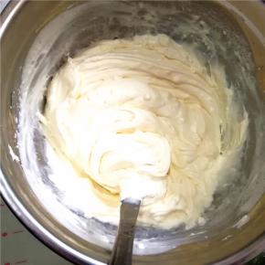 混合翻拌均匀。