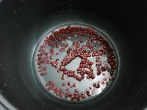 然后放入电压力锅中