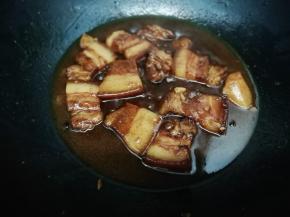 看汤汁快干时，然后大火收汁