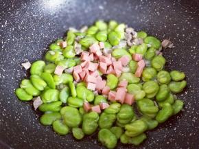 最后加入火腿丁。
